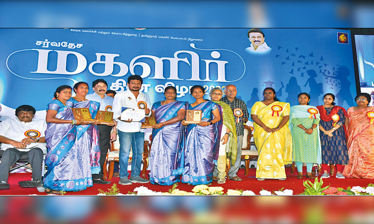 மகளிர் மேம்பாட்டு நிறுவன போட்டிகளில் மாநில அளவில் வெற்றி பெற்றவர்களுக்கு அமைச்சர் உதயநிதி ஸ்டாலின் பரிசு