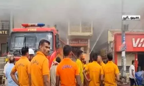 ஒடிசா: சந்தை வளாகத்தில் பயங்கர தீ விபத்து - 12 மணி நேரமாக தொடரும் தீயணைப்பு பணி