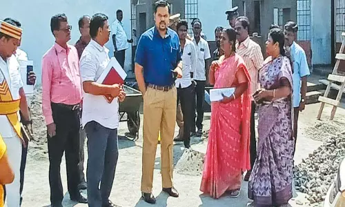 செங்கல்பட்டு மாவட்டம் மதுராந்தகம் நகராட்சியில் குளம் சீரமைக்கும் பணியை கலெக்டர் ஆய்வு