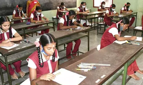 காஞ்சீபுரம் மாவட்டத்தில் பிளஸ்-2 தேர்வை 13 ஆயிரத்து 917 மாணவ- மாணவிகள் எழுத உள்ளனர் - கண்காணிப்பு அலுவலர் தகவல்