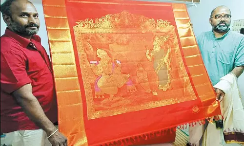 காஞ்சீபுரம் பட்டு சேலையில் காமாட்சி அம்மன் புகழ் பாடும் லலிதா சகஸ்ரநாமம்