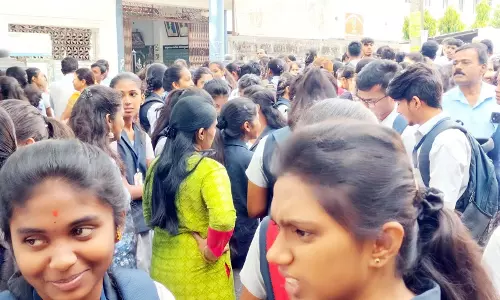 பி.யூ.சி. 2-ம் ஆண்டு பொதுத்தேர்வு தொடங்கியது பி.யூ.சி. 2-ம் ஆண்டு பொதுத்தேர்வு தொடங்கியது