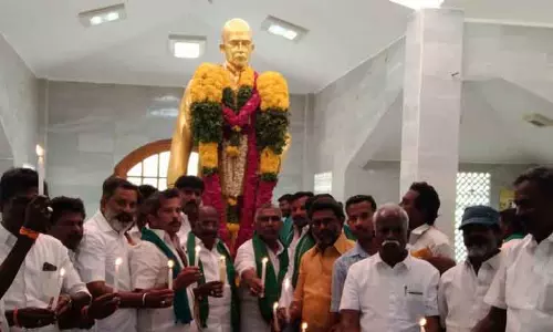 பென்னிகுயிக் உருவ சிலைக்கு மாலை அணிவித்து மரியாதை