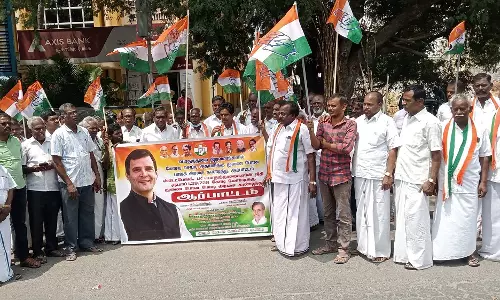 அரூரில்காங்கிரஸ் கட்சியினர் ஆர்ப்பாட்டம் அரூரில்காங்கிரஸ் கட்சியினர் ஆர்ப்பாட்டம்