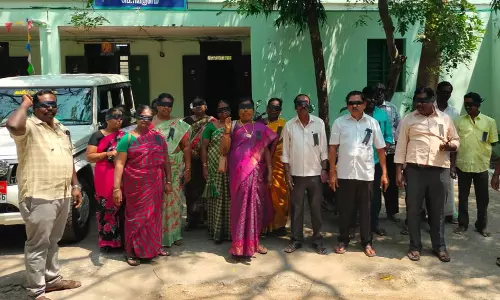 கண்ணில் கருப்பு துணி கட்டி ஆர்ப்பாட்டம்