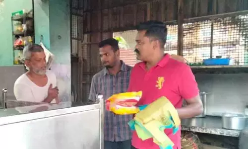 400 கிலோ பிளாஸ்டிக் பொருட்கள் பறிமுதல்