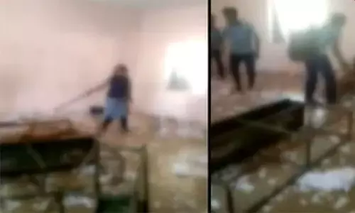 அரசு பள்ளியில் பொருட்களை உடைத்து சேதப்படுத்திய 5 மாணவ, மாணவிகள் இடைநீக்கம்