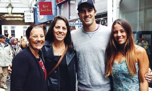 ஆஸ்திரேலிய கேப்டன் பேட் கம்மின்ஸ் தாயார் மறைவு...!