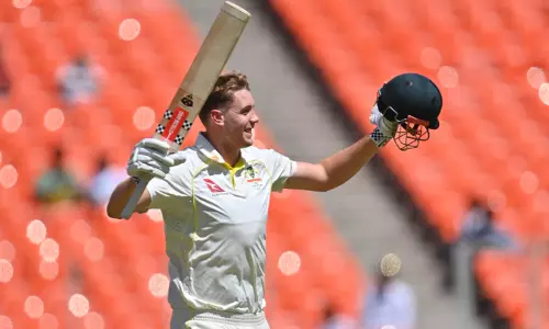 சர்வதேச கிரிக்கெட்டில் முதலாவது சதத்தை பதிவு செய்தார் கேமரூன் கிரீன்...!