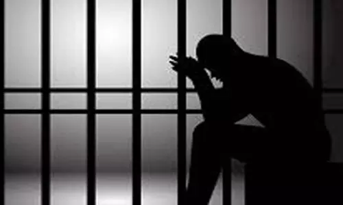 ரேஷன்அரிசி பதுக்கிய வழக்கில் வாலிபர் கைது