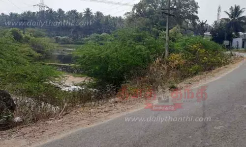 ஆற்றங்கரையில் தடுப்புகள் அமைக்க வேண்டும்