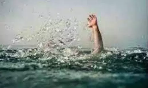 ஒகேனக்கல்லில்காவிரி ஆற்றில் மூழ்கி கல்லூரி மாணவர் சாவு