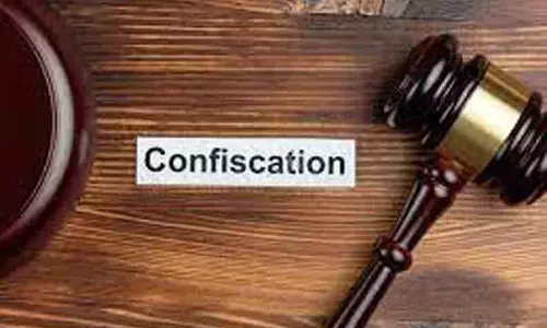மினிலாரியில் கடத்தி வரப்பட்ட 51 மூடை ரேஷன் அரிசி பறிமுதல் மினிலாரியில் கடத்தி வரப்பட்ட 51 மூடை ரேஷன் அரிசி பறிமுதல்