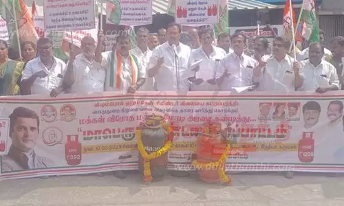 காங்கிரசார் ஆர்ப்பாட்டம்