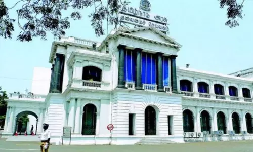 வணிக வரித்துறையில் 1,000 அலுவலர்களுக்குப் பதவி உயர்வு வழங்கி அரசாணை வெளியீடு.!