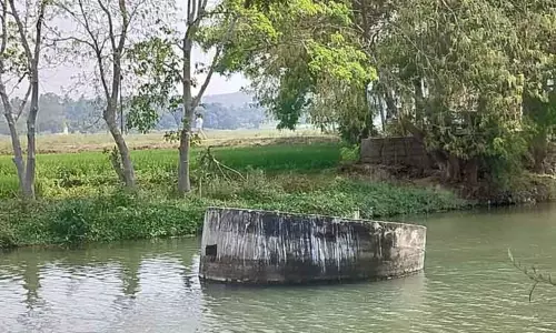 முல்லைப்பெரியாற்றில் சேதமடைந்த உறை கிணறுகள்