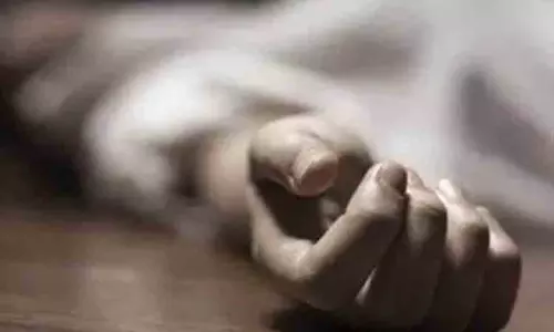 கார் மோதி பெண் பலி