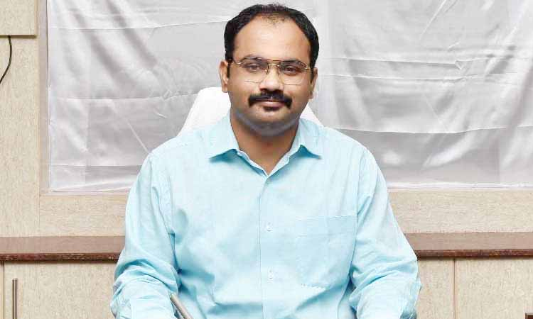 குழந்தை திருமணம் தடுத்து நிறுத்தப்பட்டு கல்வி பயிலும் மாணவிகளுடன் கலெக்டர் கலந்துரையாடல்