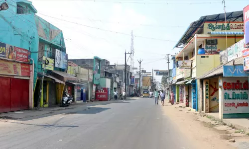 கடலூர்: என்.எல்.சி.யை கண்டித்து முழுஅடைப்பு போராட்டம்:  பெரும்பாலான கடைகள் மூடல் -  பஸ், ஆட்டோக்கள் வழக்கம்போல் இயங்கின...!