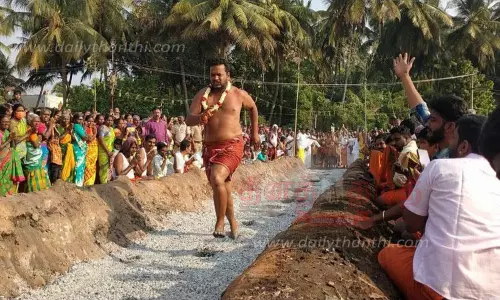 மாகாளியம்மன் கோவில் குண்டம் திருவிழா