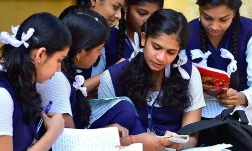 தேனி மாவட்டத்தில் பிளஸ்-1, பிளஸ்-2 பொதுத்தேர்வை 28 ஆயிரத்து 662 பேர் எழுதுகின்றனர்