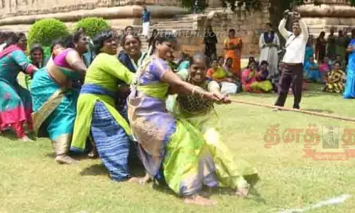 கங்கை கொண்ட சோழபுரத்துக்கு சுற்றுலா சென்ற பெரம்பலூர் மாவட்ட பெண் போலீசார்