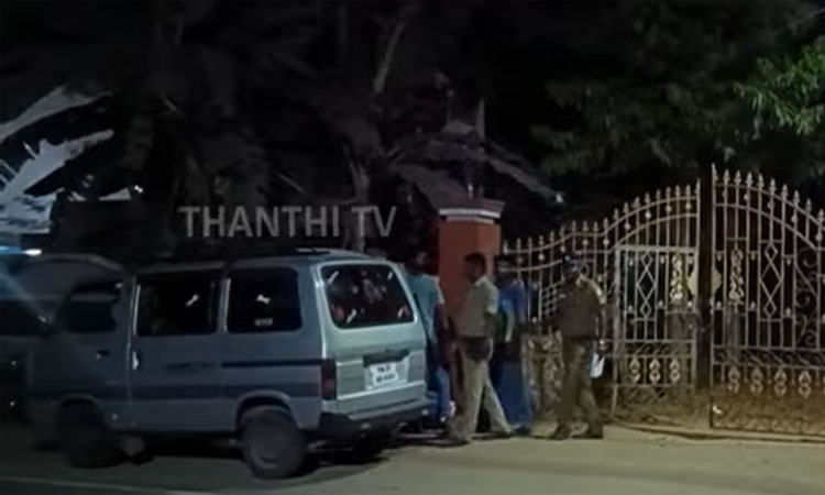 மனைவியை ஆசைக்கு இணங்குமாறு மிரட்டியதால் தகராறு.. நண்பனை அடித்தே கொன்ற சக நண்பர்கள் - கரூரில் பரபரப்பு