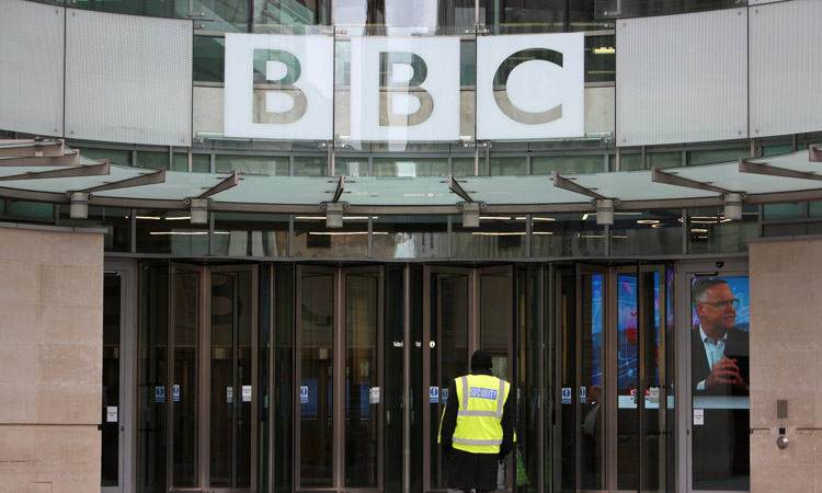 இங்கிலாந்து அரசை விமர்சித்த தொகுப்பாளரை பணி இடைநீக்கம் செய்த பிபிசி...!