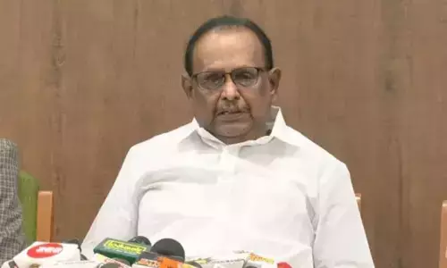 கவர்னருக்கு நேரமில்லை.. எல்லா ஊருக்கும் போயிட்டு இருக்காரு.. - ஆன்லைன் தடை மசோதா குறித்து அமைச்சர் பேட்டி கவர்னருக்கு நேரமில்லை.. எல்லா ஊருக்கும் போயிட்டு இருக்காரு.. - ஆன்லைன் தடை மசோதா குறித்து அமைச்சர் பேட்டி