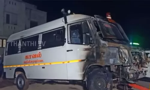 கடலூரில் பற்றி எரிந்த போலீஸ் வேன்.. என்ன காரணம்? - டிஐஜி சொன்ன தகவல் கடலூரில் பற்றி எரிந்த போலீஸ் வேன்.. என்ன காரணம்? - டிஐஜி சொன்ன தகவல்