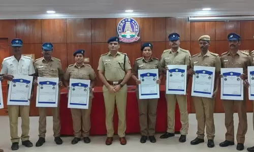 48 போலீசாருக்கு முதல்-அமைச்சர் பதக்கம் 48 போலீசாருக்கு முதல்-அமைச்சர் பதக்கம்