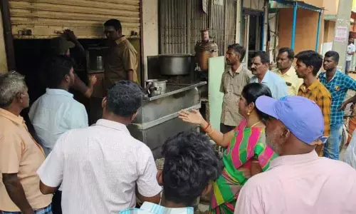 திருக்கோவிலூர் நகராட்சியில் வாடகை பாக்கி செலுத்தாததால் 20 கடைகளுக்கு சீல் வைப்பு