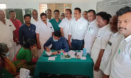 இலவச கண் சிகிச்சை முகாம் இலவச கண் சிகிச்சை முகாம்