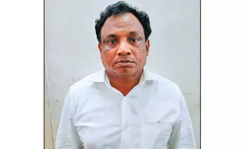 வாடகைக்கு வீடு தருவதாக கூறி போலீஸ்காரரிடம் ரூ.1 லட்சம் மோசடி; தலைமறைவானவர் கைது வாடகைக்கு வீடு தருவதாக கூறி போலீஸ்காரரிடம் ரூ.1 லட்சம் மோசடி; தலைமறைவானவர் கைது