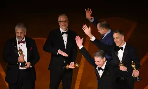 சிறந்த ஒலிப்பதிவுக்கான (Sound) ஆஸ்கர் விருதை டாப்... ... சிறந்த திரைப்படம் உள்பட 7 ஆஸ்கர் விருதுகளை அள்ளிக்குவித்த எவ்ரிதிங் எவ்ரிவேர் ஆல் அட் ஒன்ஸ் திரைப்படம்...!