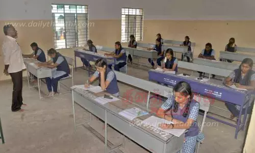 பிளஸ்-2 தேர்வை 7,654 பேர் எழுதினார்கள்