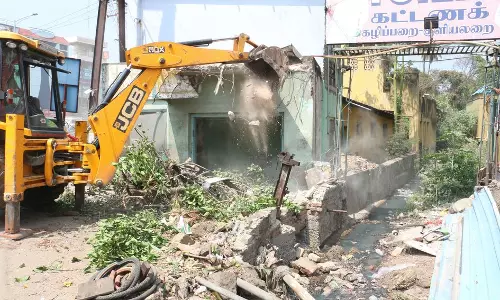 தேனி ராஜவாய்க்காலில் ஆக்கிரமிப்புகள் அகற்றம்