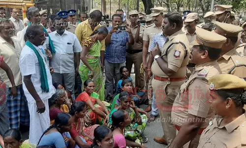 நாமக்கல் கலெக்டர் அலுவலகம் முற்றுகை நாமக்கல் கலெக்டர் அலுவலகம் முற்றுகை