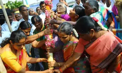 புகழிமலை பாலசுப்பிரமணிய சுவாமி கோவிலில்  முகூா்த்தக்கால் நடும் நிகழ்ச்சி