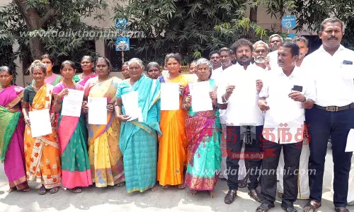 அந்தியூர் வனத்துறையினரிடம் உள்ள 685 ஏக்கர் வருவாய்த்துறை நிலத்தை விவசாயிகளுக்கு வழங்க வேண்டும்- மக்கள் குறைதீர்க்கும் கூட்டத்தில் கலெக்டரிடம் மனு