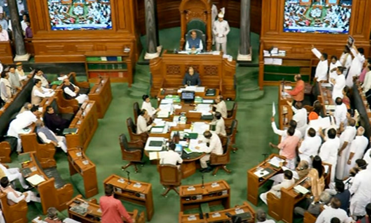 எதிர்கட்சிகள் தொடர் அமளி: மக்களவை மதியம்வரை ஒத்தி வைப்பு