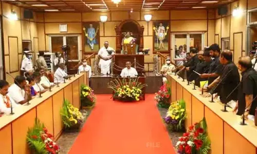 புதுச்சேரியில் 4-வது நாளாக பட்ஜெட் கூட்டத்தொடர் தொடங்கியது புதுச்சேரியில் 4-வது நாளாக பட்ஜெட் கூட்டத்தொடர் தொடங்கியது