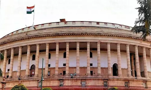 எதிர்க்கட்சிகள் தொடர் அமளி: 2-வது நாளாக மக்களவை நாள் முழுவதும் ஒத்தி வைப்பு