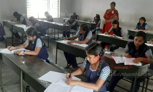 பிளஸ்-1 தேர்வு தொடக்கம்:17,841 மாணவ, மாணவிகள் எழுதினர்