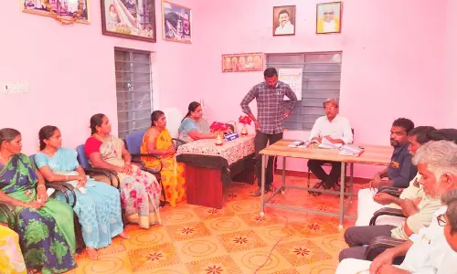 சுருளிப்பட்டி ஊராட்சியில் முறைகேடு புகார்:தலைவர் மீது நம்பிக்கையில்லா தீர்மானம்: கவுன்சிலர்கள் வலியுறுத்தல்