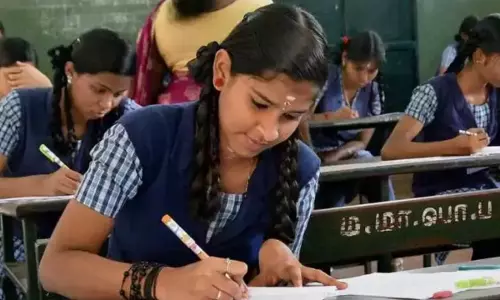 பிளஸ்-1 தேர்வை 14,758 மாணவ, மாணவிகள் எழுதினர்