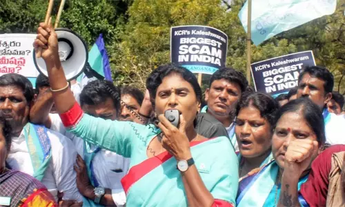 தெலுங்கானா முதல்-மந்திரிக்கு எதிராக டெல்லியில் போராட்டம் - ஒய்.எஸ்.சர்மிளா கைது