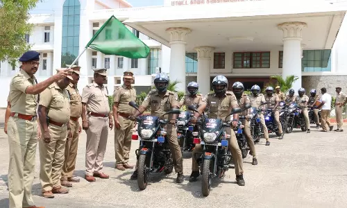 ரோந்து பணி மேற்கொள்ள12 புதிய மோட்டார் சைக்கிள்கள்:போலீஸ் சூப்பிரண்டு வழங்கினார்