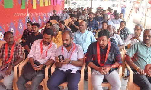 ஈரோட்டில் 5 அம்ச கோரிக்கைகளை வலியுறுத்தி ரெயில் என்ஜின் டிரைவர்கள் உண்ணாவிரத போராட்டம்