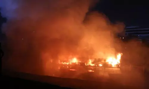 வங்காளதேசத்தில் நூற்றுக்கணக்கான குடிசை வீடுகள் எரிந்து நாசம்